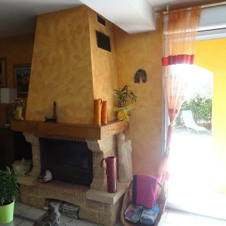 Deux Chambres Chez L'Habitant Dans Villa De Charme Avec Piscine Et Proche Mer Cuers Zewnętrze zdjęcie