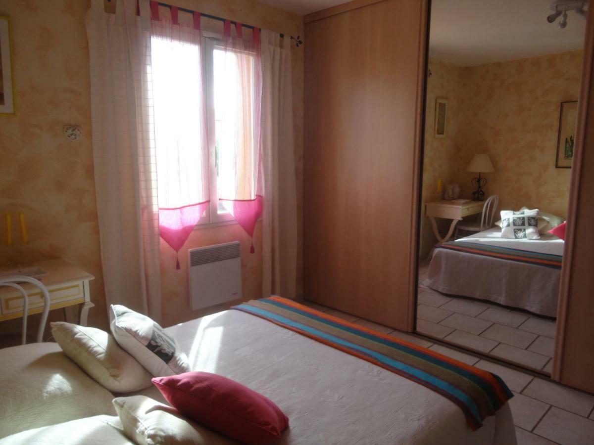 Deux Chambres Chez L'Habitant Dans Villa De Charme Avec Piscine Et Proche Mer Cuers Zewnętrze zdjęcie