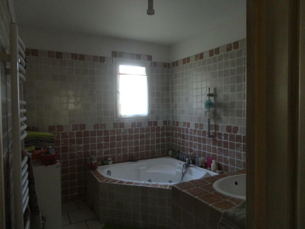 Deux Chambres Chez L'Habitant Dans Villa De Charme Avec Piscine Et Proche Mer Cuers Zewnętrze zdjęcie