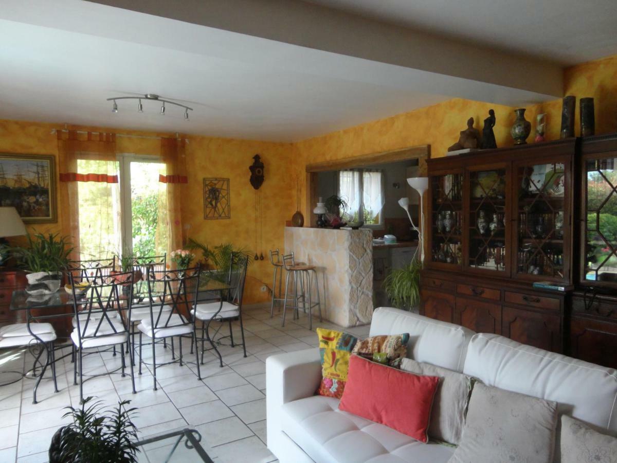 Deux Chambres Chez L'Habitant Dans Villa De Charme Avec Piscine Et Proche Mer Cuers Zewnętrze zdjęcie